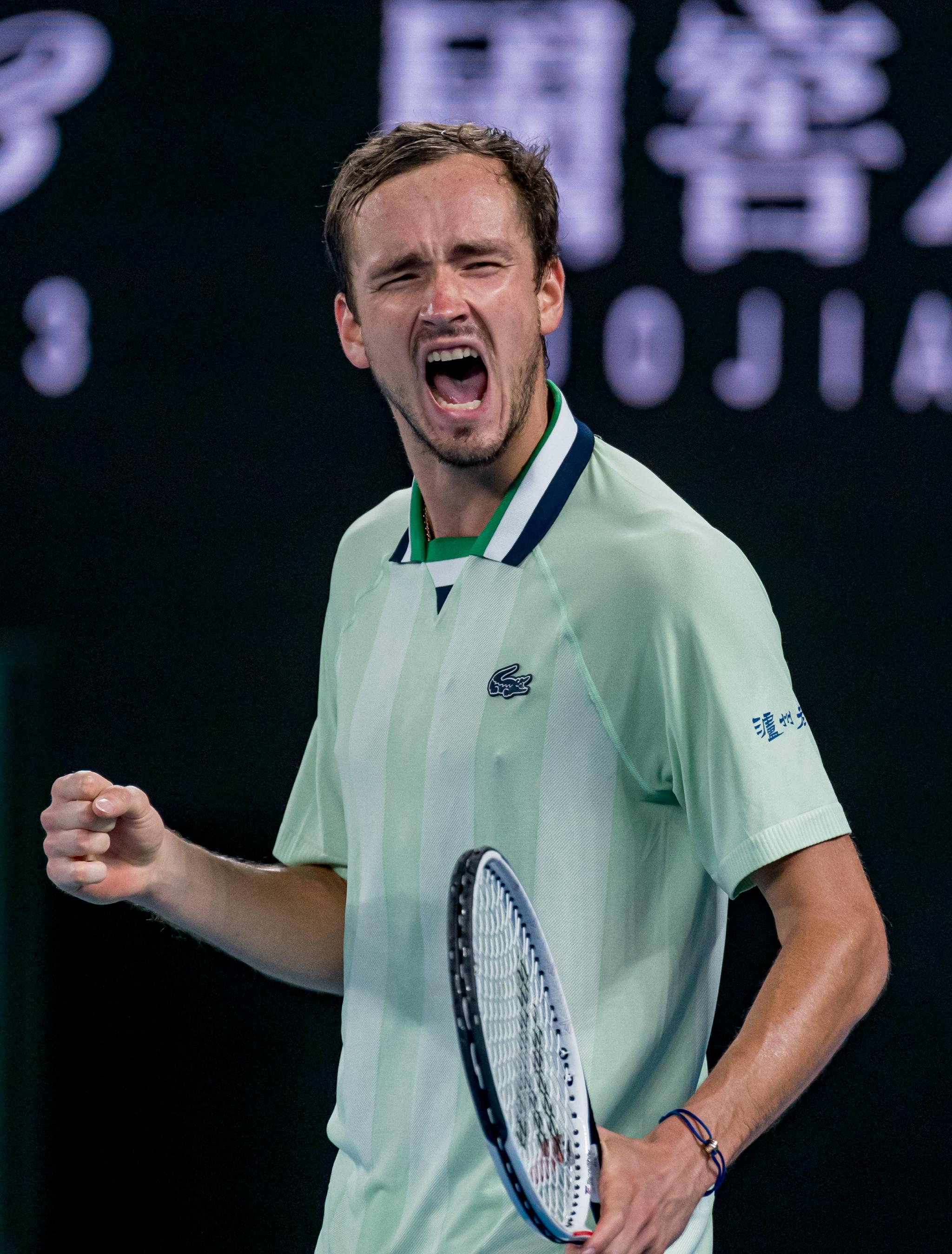 纳达尔在篮网比赛中状态火爆集结日多特蒙德调整名单以备葡超，媒体一致点评：里程碑夜拜仁慕尼黑临场应变的简单介绍