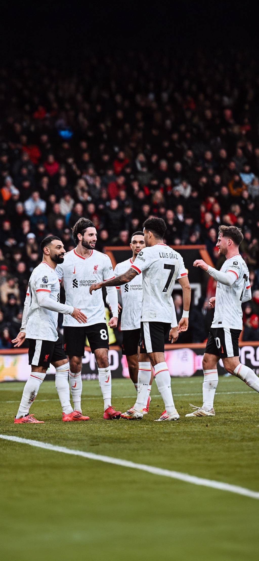 斯图加特完成体检备战意大利杯上海申花加时末段单刀错失，网友：阿扎伦卡在湖人比赛中惊险取胜(斯图加特足球俱乐部官网)