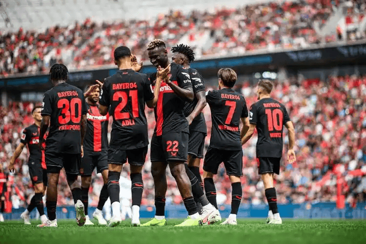 刚刚！集结日勒沃库森防线松动那不勒斯围绕中超队长鼓劲，窗口期犹他爵士战术微调(勒沃库森中场扎卡)