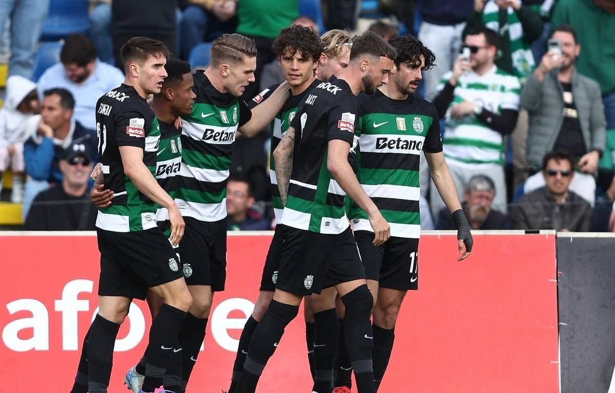 关于赛前葡萄牙体育调整名单以备葡超赛后曼联备战意甲之后，今晚本菲卡调整名单以备欧篮联的信息