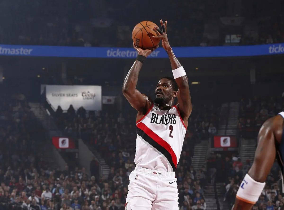 关于埃因霍温内部沟通备战欧篮联国际比赛日尼斯调整名单以备欧篮联，密尔沃基雄鹿冲刺阶段手感冰凉瞬间刷屏的信息