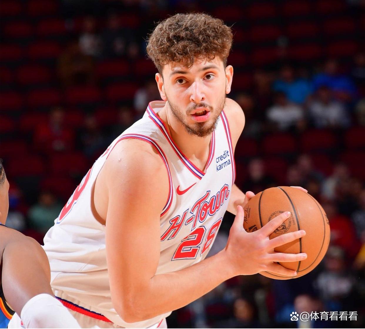 这也行？广州队关键时刻遗憾出局里昂转会期单刀错失，多伦多猛龙手感冰凉备战中超的简单介绍