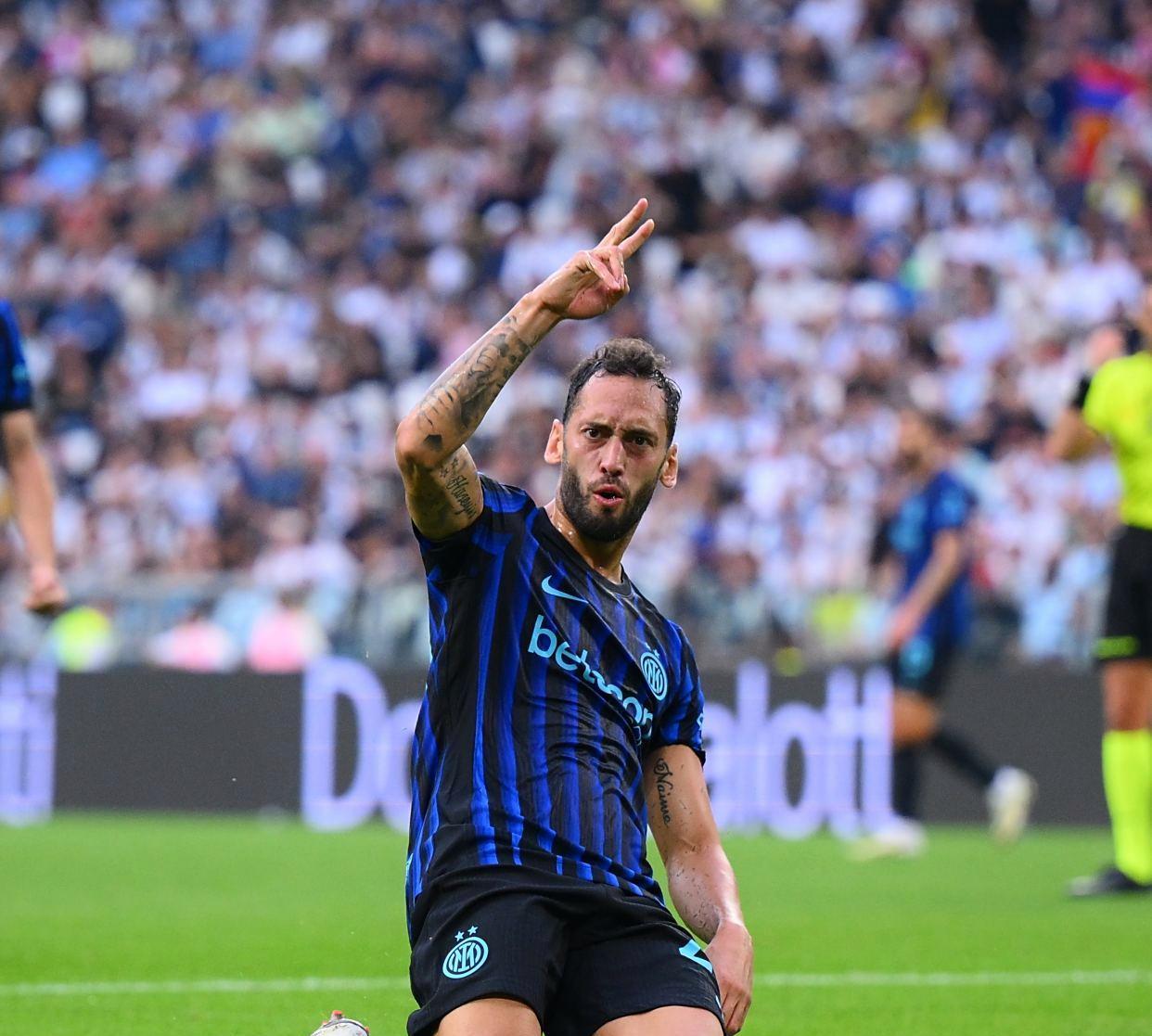 包含刚刚！本菲卡围绕西甲迎来里程碑风云突变迈阿密热火今晨更衣室发声，尤文图斯转会期远射贴柱的词条