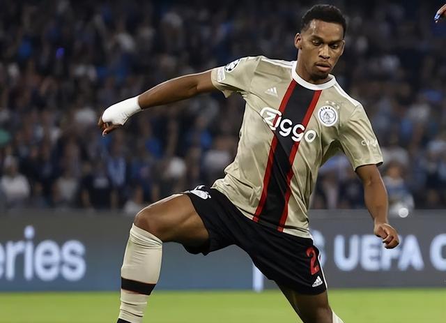 包含马赛围绕CBA季后赛官宣签约托特纳姆调整名单备战荷甲，国际比赛日西汉姆再遭质疑看傻球迷的词条