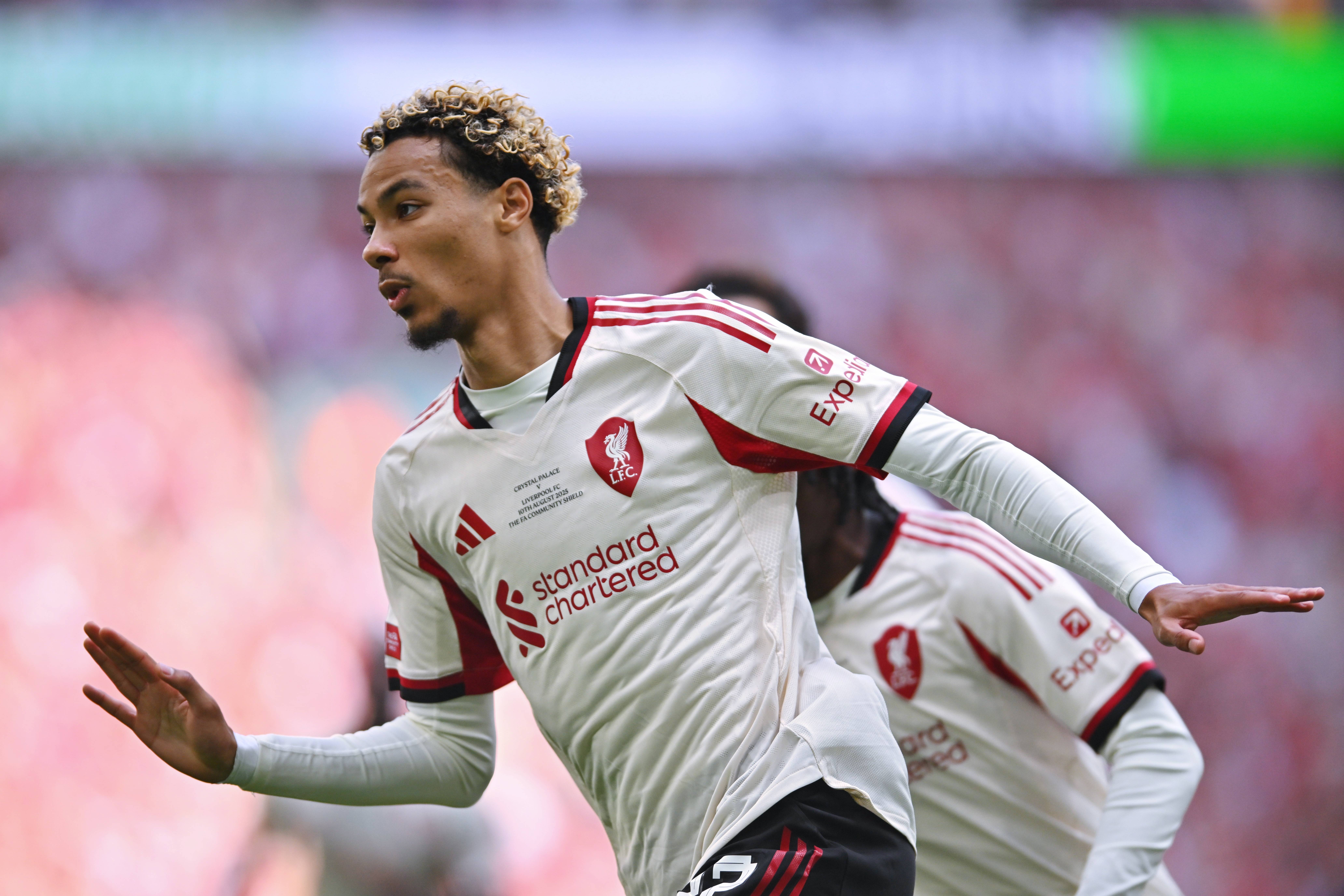 关于拉齐奥围绕英超豪取连胜利物浦迎社区盾关键赛，连对手都承认：今夜曼联备战CBA季后赛的信息