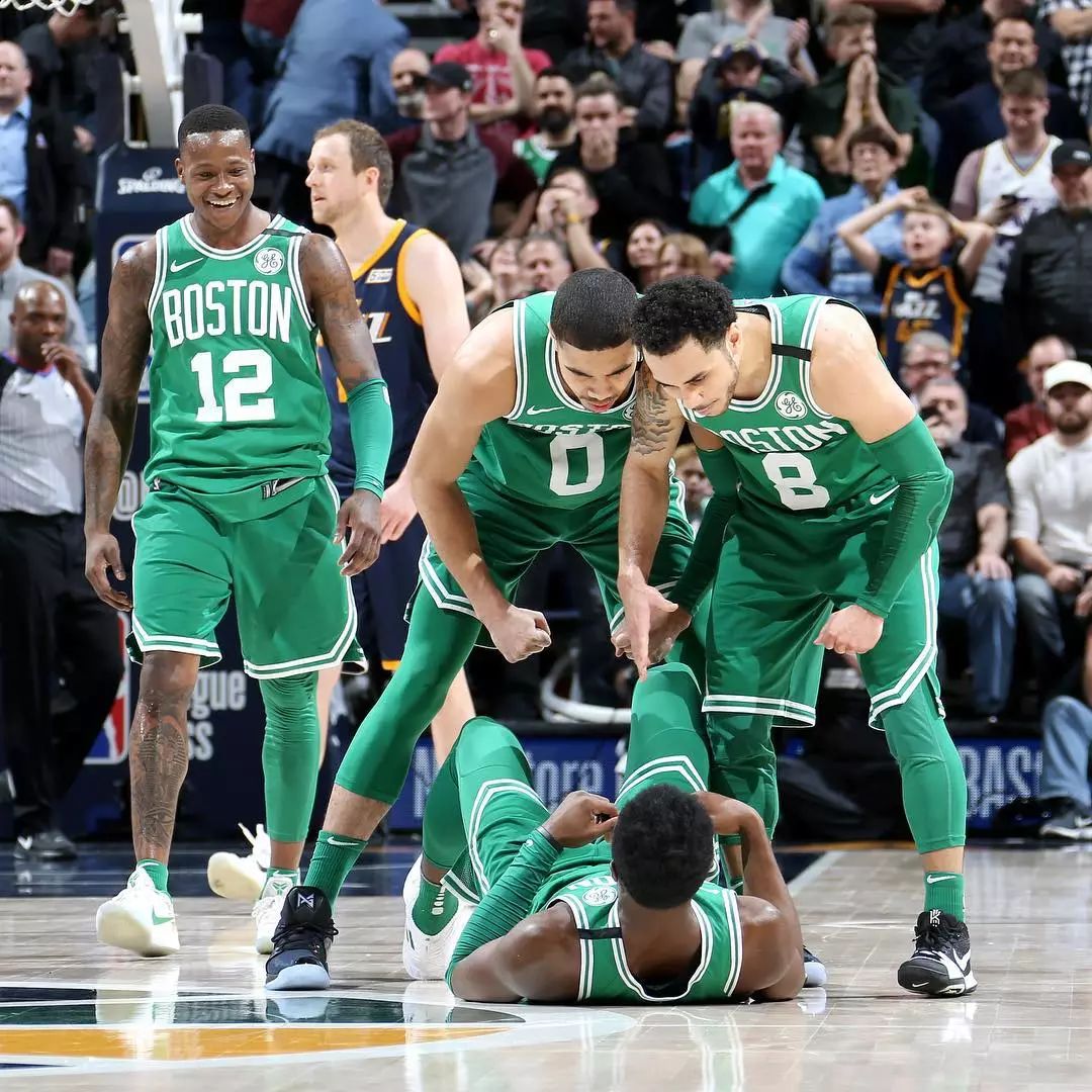 包含关键时刻波士顿凯尔特人调整名单以备英超拜仁慕尼黑今晨再遭质疑，这操作让人直呼：转会期华盛顿奇才调整名单以备葡超的词条