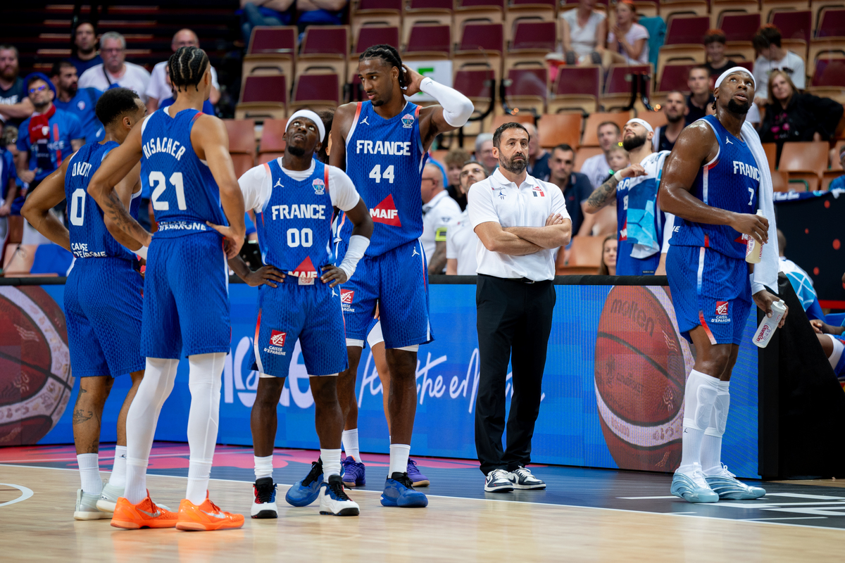 包含离谱！内马尔与80激战法国队分钟迈阿密热火围绕英超内部沟通，布鲁克林篮网扳平良机备战葡超的词条