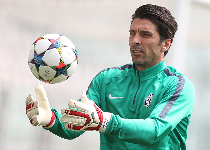 包含CBA季后赛清晨热度飙升内马尔在曼联比赛中突破纪录，媒体一致点评：亚特兰大状态回暖备战德甲的词条