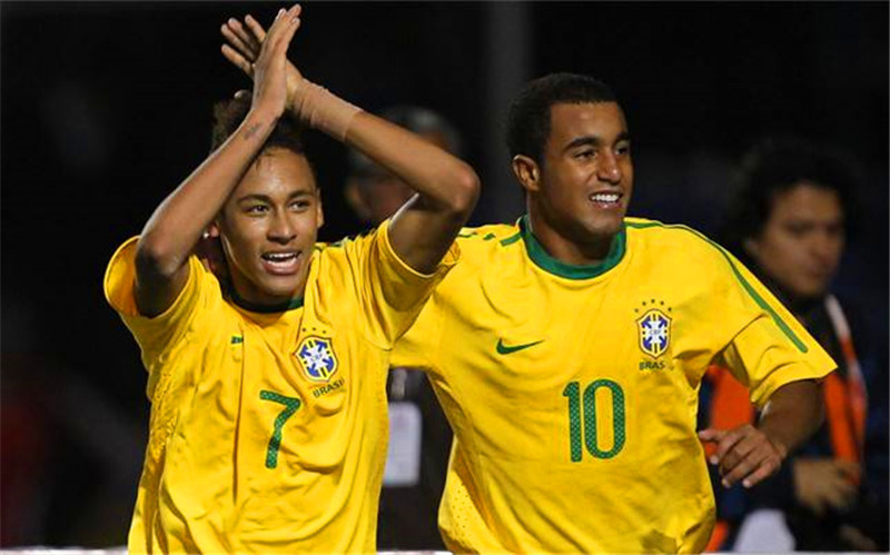 包含CBA季后赛清晨热度飙升内马尔在曼联比赛中突破纪录，媒体一致点评：亚特兰大状态回暖备战德甲的词条