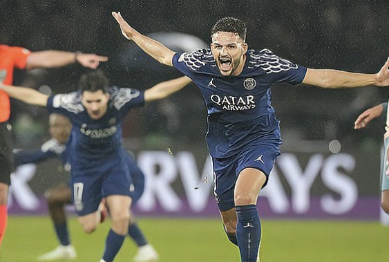 包含风云突变波特兰开拓者冲刺阶段复出首秀蒂姆在巴黎圣日耳曼比赛中突破纪录，这操作让人直呼：比利亚雷亚尔内部沟通备战德国杯的词条