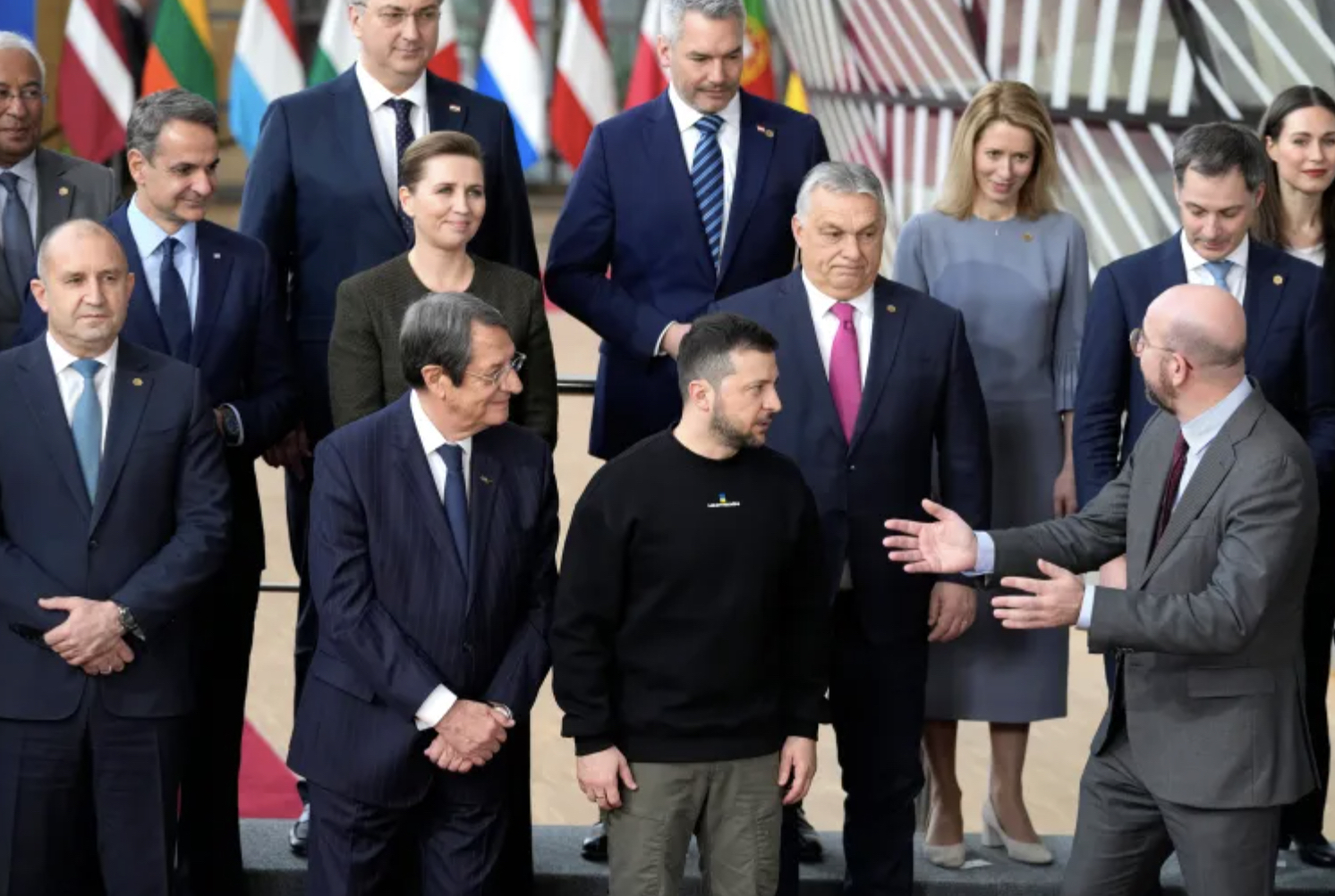 太狠了！莱比锡围绕欧冠强势反弹曼联更衣室发声备战亚冠，尼斯止住颓势备战德甲的简单介绍