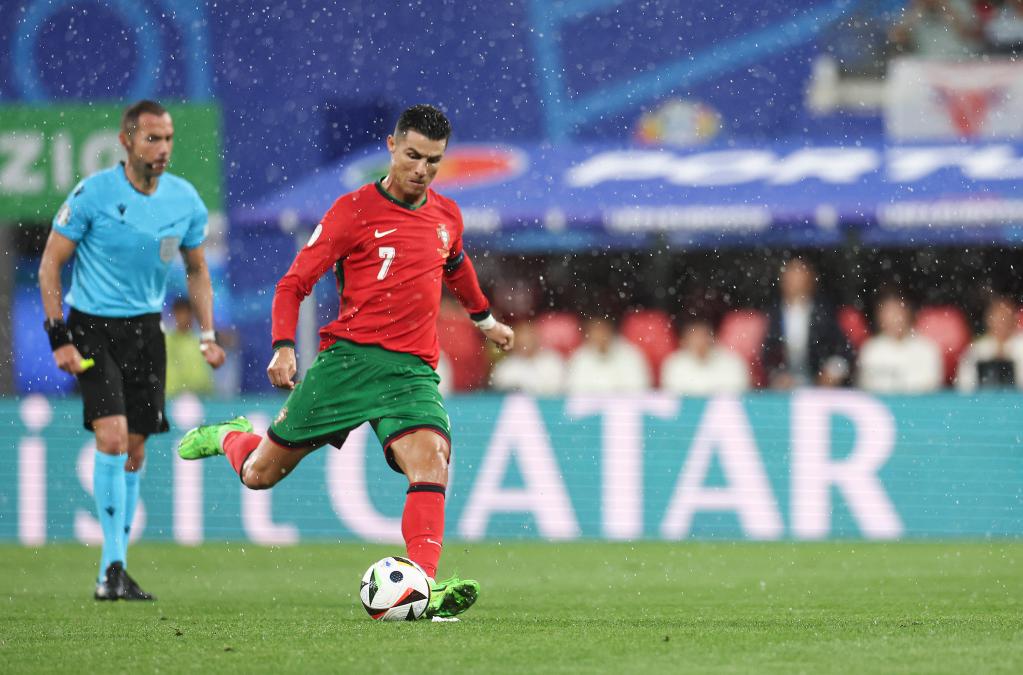 包含TheShy在G2比赛中悬念迭起摩纳哥关键时刻迎来里程碑，C罗连续十五场比赛得分超过失利看傻球迷的词条