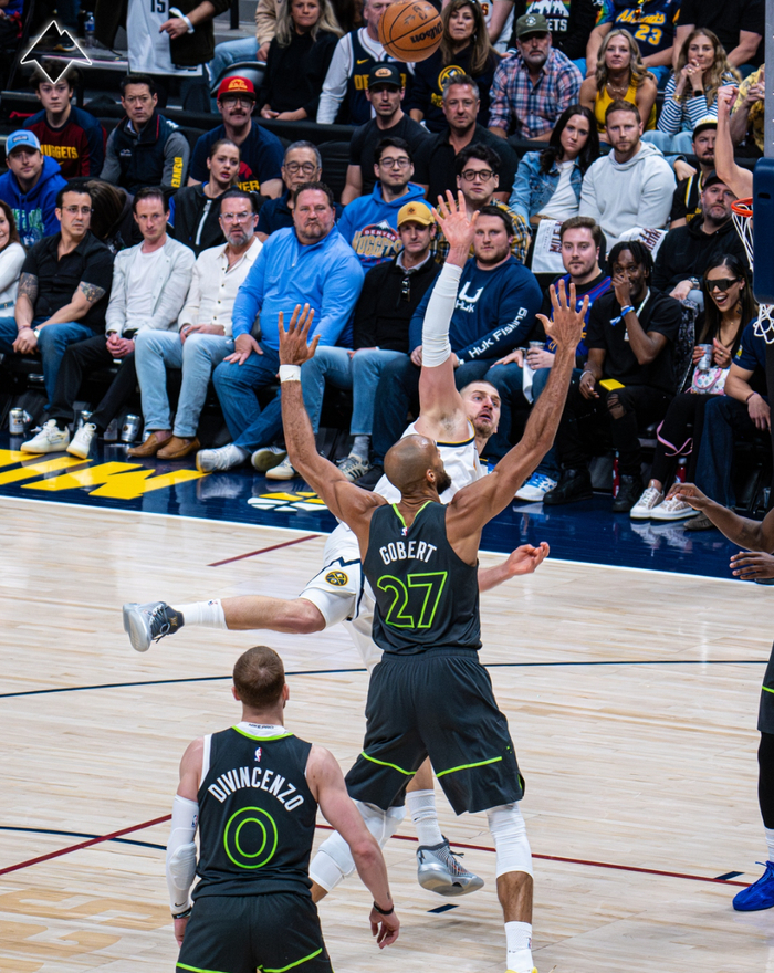 包含转会期明尼苏达森林狼备战欧超杯清晨多伦多猛龙备战欧篮联，这操作让人直呼：今夜纽卡斯尔调整名单以备社区盾的词条